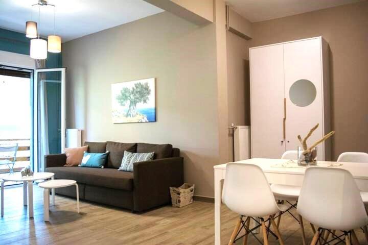Chic And Minimal Apartment Close To Thissio Metro 雅典 外观 照片