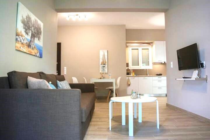 Chic And Minimal Apartment Close To Thissio Metro 雅典 外观 照片