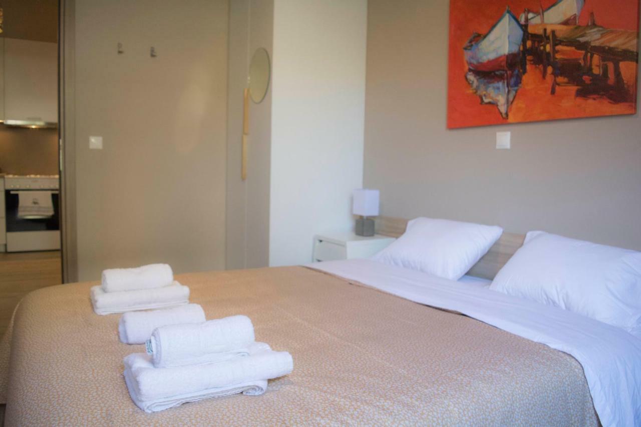 Chic And Minimal Apartment Close To Thissio Metro 雅典 外观 照片