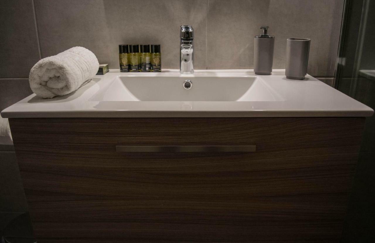 Chic And Minimal Apartment Close To Thissio Metro 雅典 外观 照片