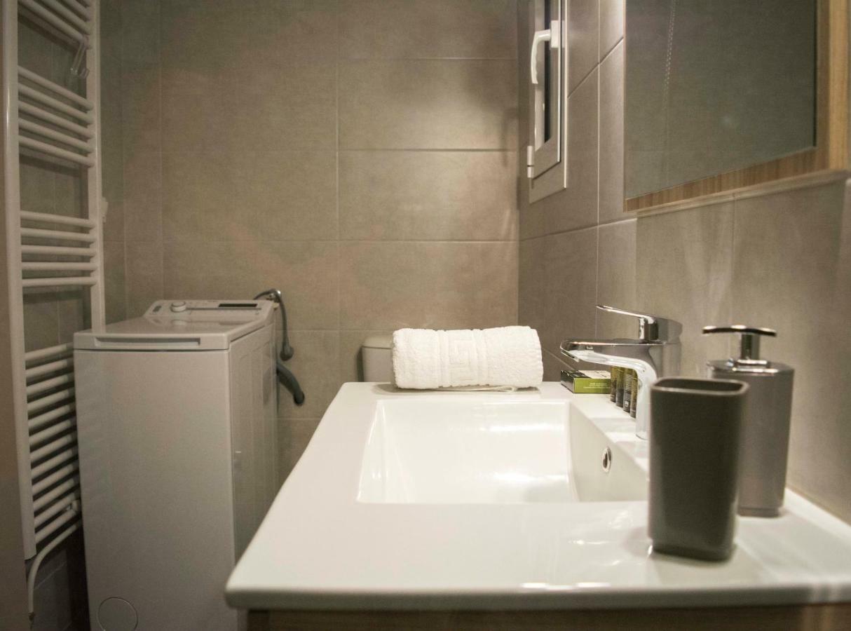 Chic And Minimal Apartment Close To Thissio Metro 雅典 外观 照片